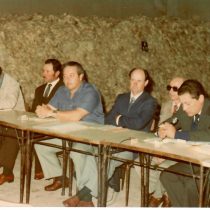 Foto antigua de Raúl Goñi, histórico dirigente y referente del cooperativismo agrario, participando activamente en una de las tantas Asambleas de la Unión Rural de Flores.